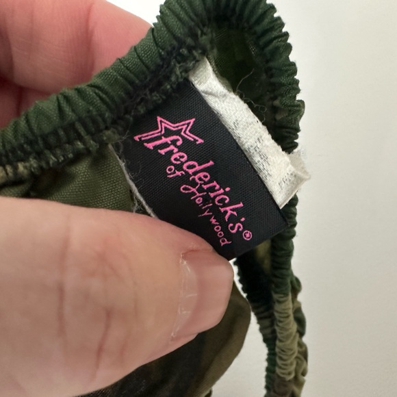 Frederick’s of Hollywood Camo Zipper Pouch Thong Underwear - Picture 7 of 8